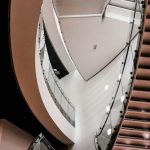 Кованные перила: дизайн и безопасность в интерьере и экстерьере